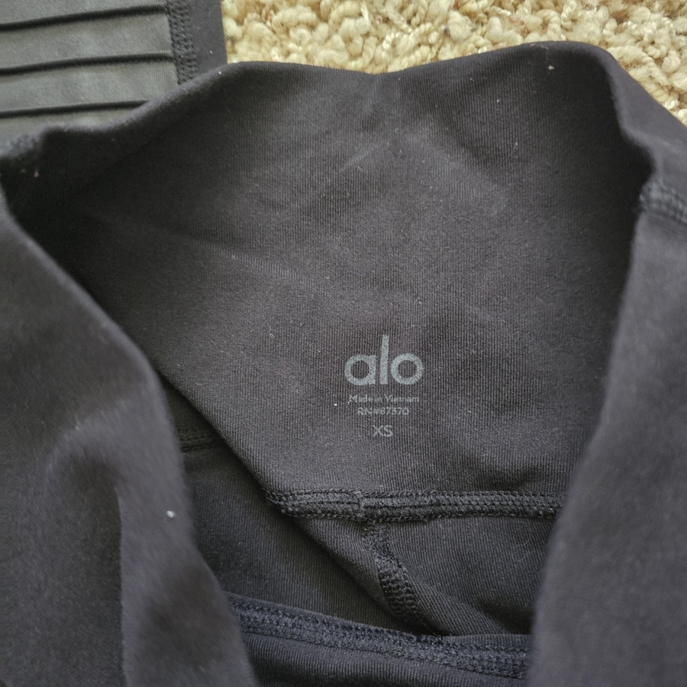 Alo 7/8 High-Waist Moto Legging Black High-Waisted Leggings - XS - Picture 11 of 16